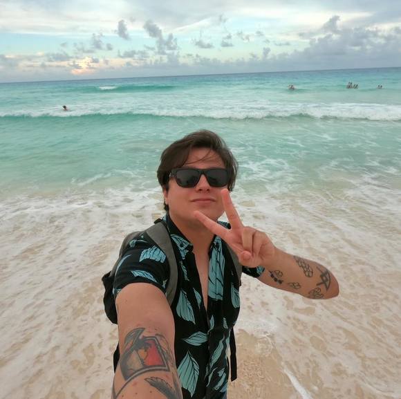 Profile Picture of George Dayer (@georgedayer) on Poshmark
