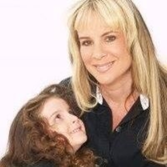 Profile Picture of Maxine Calaluca (@maxcalaluca) on Poshmark