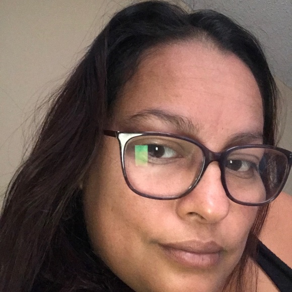 Profile Picture of Adriana Alcoser (@adriana_alcoser) on Poshmark