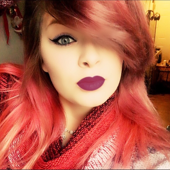 Profile Picture of Cody Hiser (@llllooovveebu) on Poshmark