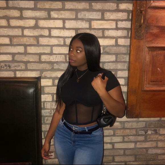 Profile Picture of Shay Campbell (@shayseaa) on Poshmark