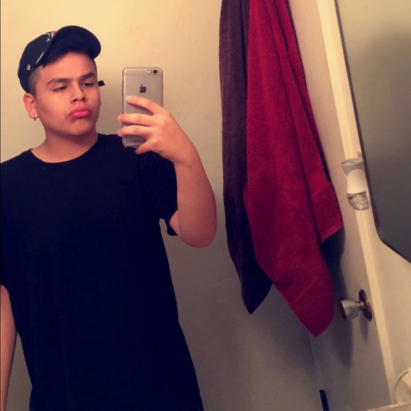 Profile Picture of Kevin Silva (@kevinsilva) on Poshmark