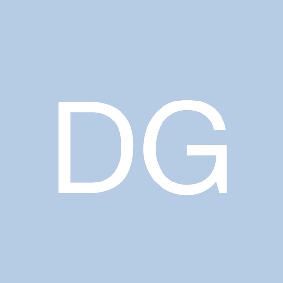 Profile Picture of Donna Gilbreth (@shopaholicgiver) on Poshmark
