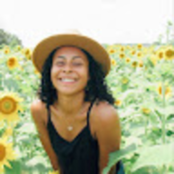 Profile Picture of Leah Sherrod (@leahsherrod18) on Poshmark