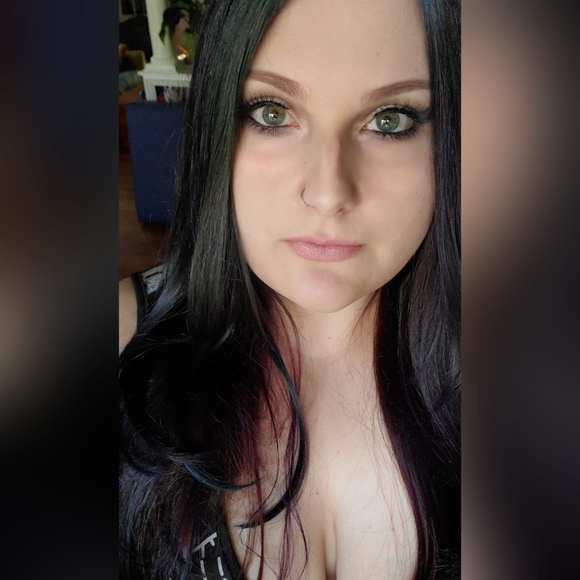 Profile Picture of Lexi Wehunt (@lexxkw) on Poshmark