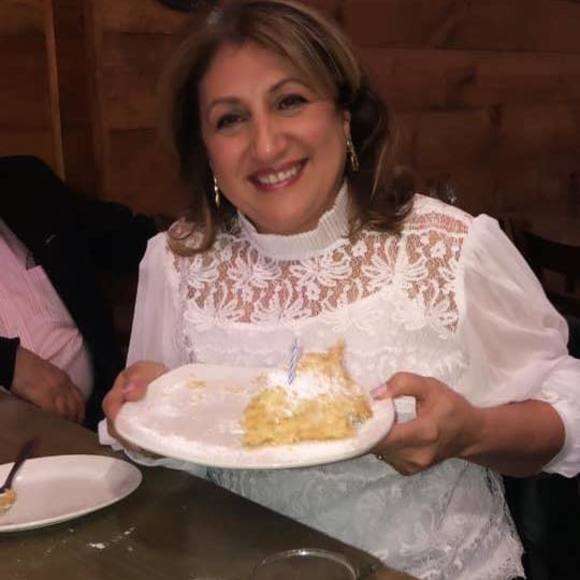 Profile Picture of Edna Yousefzadeh (@ednayousefzadeh) on Poshmark