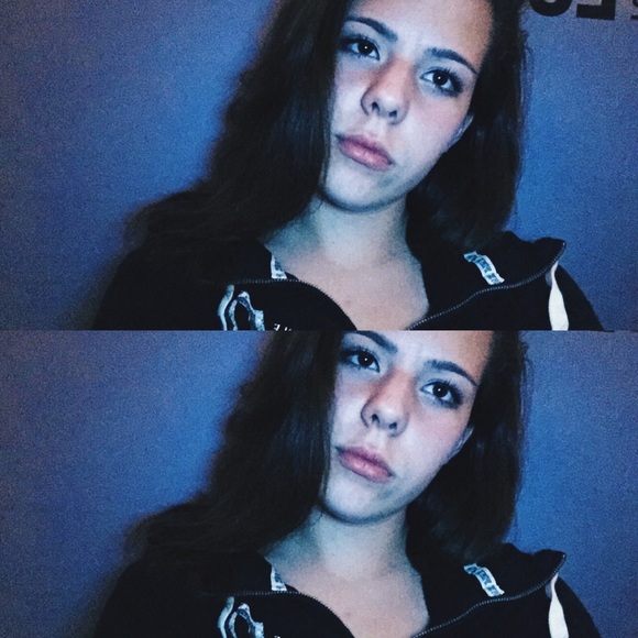 Profile Picture of Nicole Holubec (@nicoleholubec_) on Poshmark