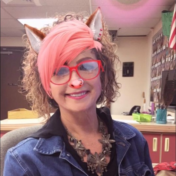 Profile Picture of Lindy Lothian (@llothian) on Poshmark