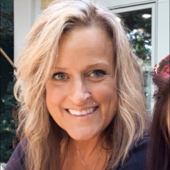 Profile Picture of Rachael Kemlage (@lovethebeach71) on Poshmark