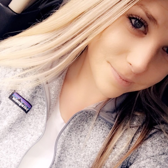 Profile Picture of Stevie Holdsworth (@stevielynn143) on Poshmark