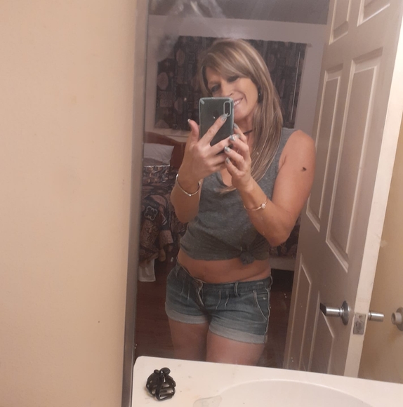 Profile Picture of Krystal Benham (@sugar011) on Poshmark
