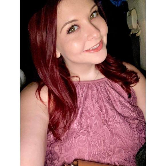 Profile Picture of Christina Rozakis (@teenahh1989) on Poshmark