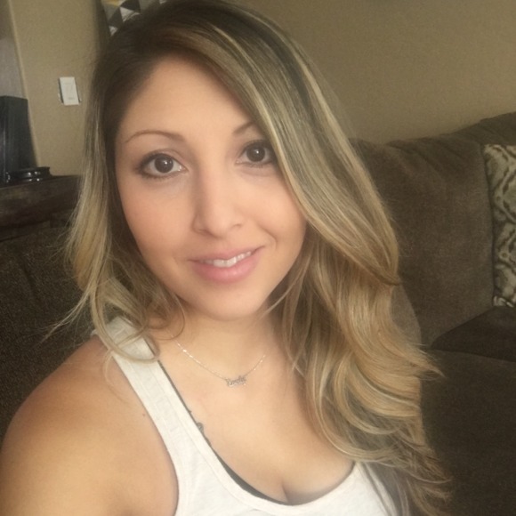 Profile Picture of Adri Ramsay (@adrievi) on Poshmark