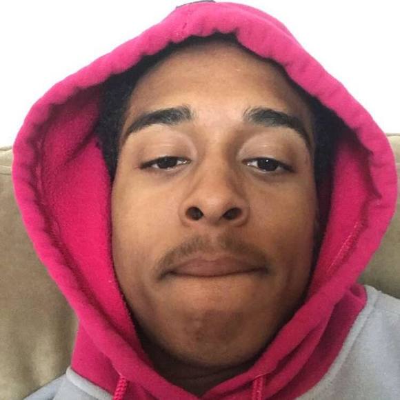 Profile Picture of Micah Matthews (@xhamberlin) on Poshmark