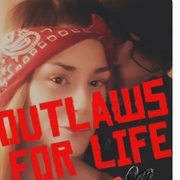 Profile Picture of Lucy Sue (@tonyarupe) on Poshmark