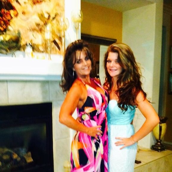 Profile Picture of Robin Lohmier (@lohmierr) on Poshmark
