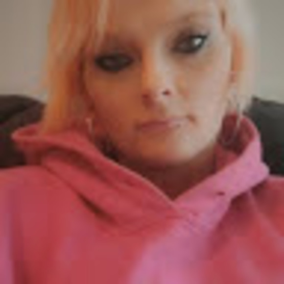 Profile Picture of Kara Hook (@karahook65) on Poshmark