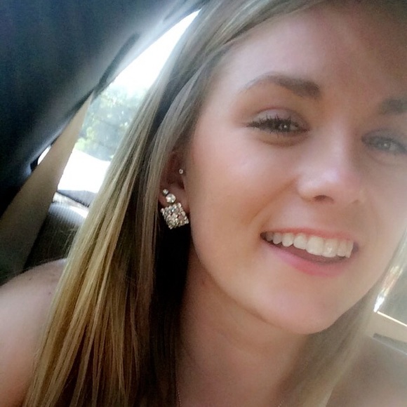 Tristan Noyes - Poshmark Profile Picture of Tristan Noyes (@tristanleigh13) on Poshmark