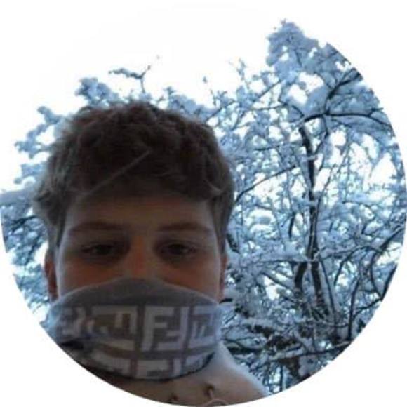 Profile Picture of Hunter Reindl (@mantythrift) on Poshmark
