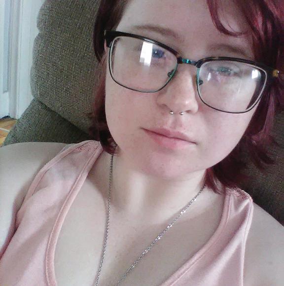 Profile Picture of Elizabeth Airey (@bored90) on Poshmark