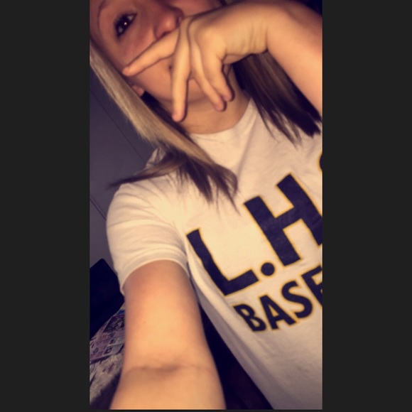 Profile Picture of Savannah Towery (@savannahh290) on Poshmark