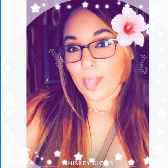 Profile Picture of Julie Dominguez (@juhliee__12) on Poshmark