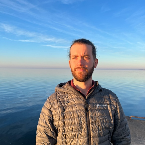 Profile Picture of Joshua Nuss (@nussjoshua) on Poshmark