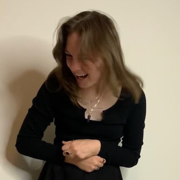 Profile Picture of V Habets (@vellahabets) on Poshmark