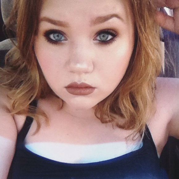 Profile Picture of Brianna Nordin (@brianna131999) on Poshmark