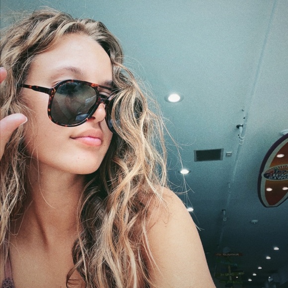 Profile Picture of Carly Christopher (@carchristopher) on Poshmark