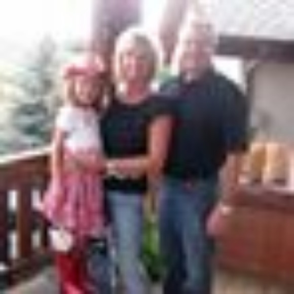 Profile Picture of Debra Brethauer (@debrathauer124) on Poshmark
