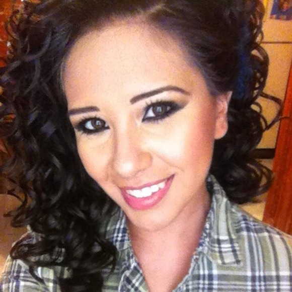 Profile Picture of Veronica Barrera (@vns137) on Poshmark