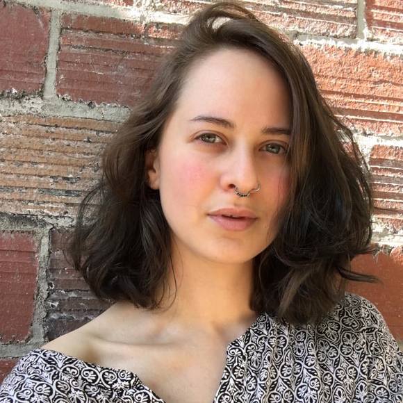 Profile Picture of Hannah Appelbaum (@hannahappelbaum) on Poshmark