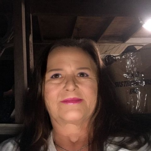 Profile Picture of Lynny Weaver (@weaverlynny) on Poshmark