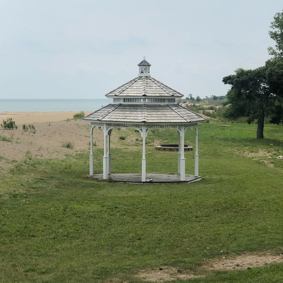 Profile Picture of Berenice Alcantara (@bereniceboutiqe) on Poshmark