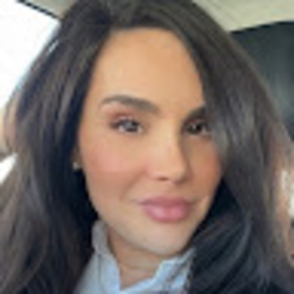 Profile Picture of Andrea Sammons (@andreasammons) on Poshmark