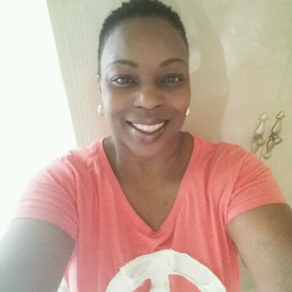 Profile Picture of Karen Carter (@karenaustin) on Poshmark