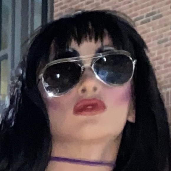 Profile Picture of Barbra Manatee (@barbra_manatee) on Poshmark