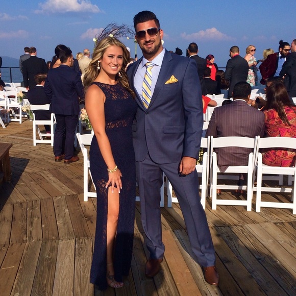 Profile Picture of Ashley Wallon (@ashleywallon) on Poshmark