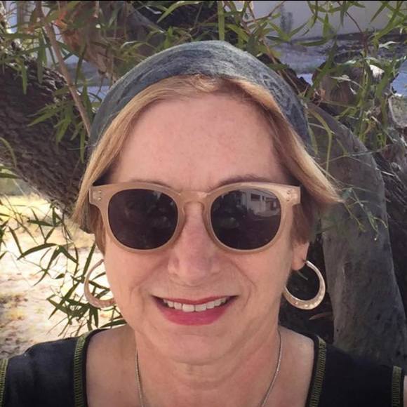 Profile Picture of Christine Cuthbertson (@christyimages) on Poshmark