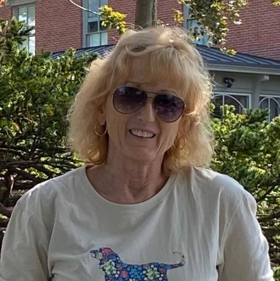 Profile Picture of Cathy Schultz (@cathyschultz361) on Poshmark