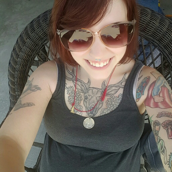 Profile Picture of Melanie Keyser (@melbekah10) on Poshmark