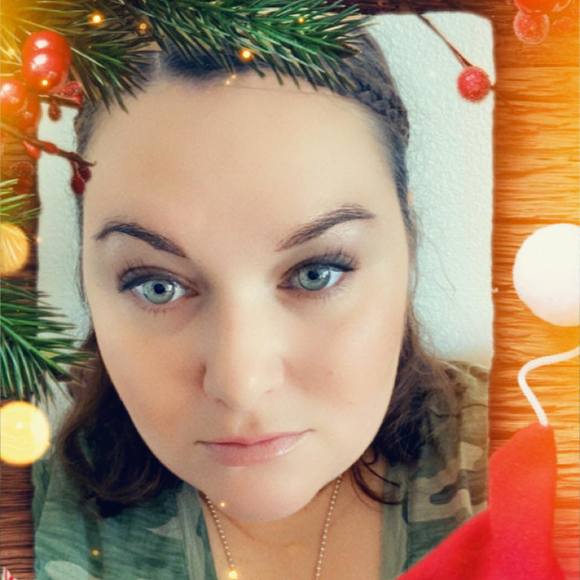 Profile Picture of Laura Sebren (@lauragrace88) on Poshmark