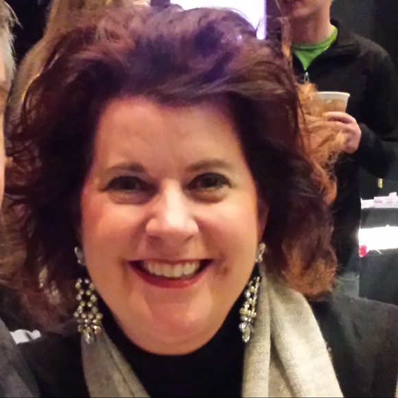 Profile Picture of Lynette Timmerman (@lynettekkeller) on Poshmark