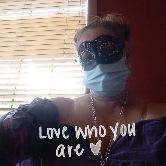 Profile Picture of Chris Figlioli (@chrisfiglioli) on Poshmark