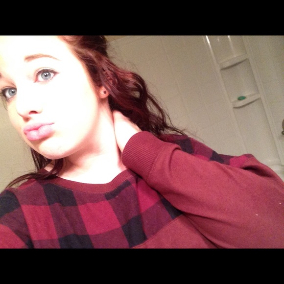 Profile Picture of Gracie Petzoldt (@graciepetzoldt4) on Poshmark