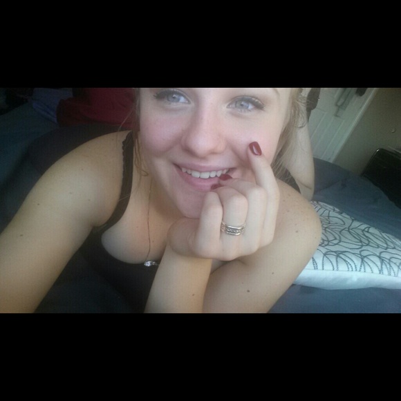 Profile Picture of Ashlie Ryherd (@ashlieheart) on Poshmark