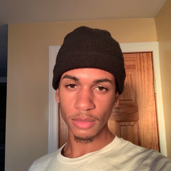 Profile Picture of Tyler Tomlinson (@tylrtoml) on Poshmark