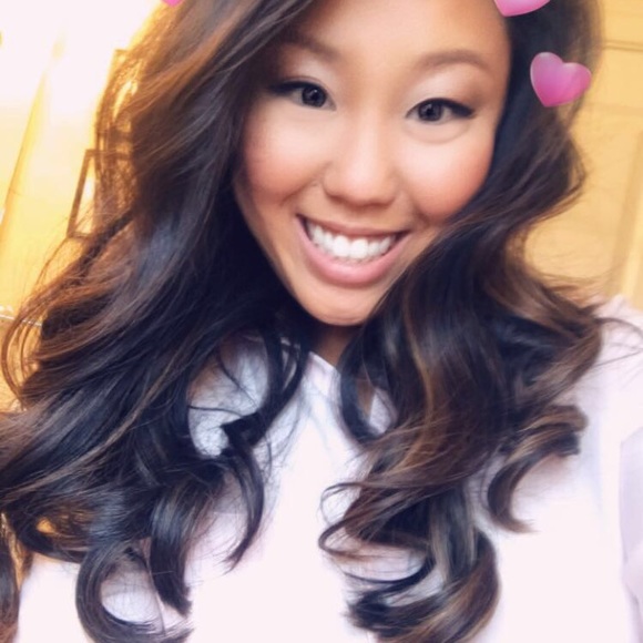 Profile Picture of Caitlin Bettermann (@clb0921) on Poshmark
