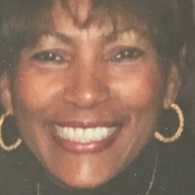 Profile Picture of Phyllis Collins (@cupcakes1943) on Twitter